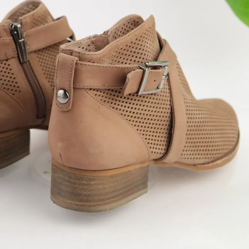 Vince Camuto Womens Casha Boots Size 7.5 Tan Taupe Suede Perf Block Heel Booties